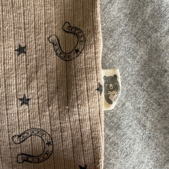 Set of Neutral Baby onesies (3 ct) - Picture 4 of 4